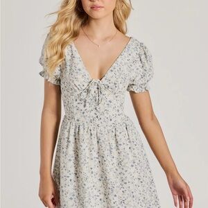 NWT white and blue floral corset dress with puffed sleeves V neckline
